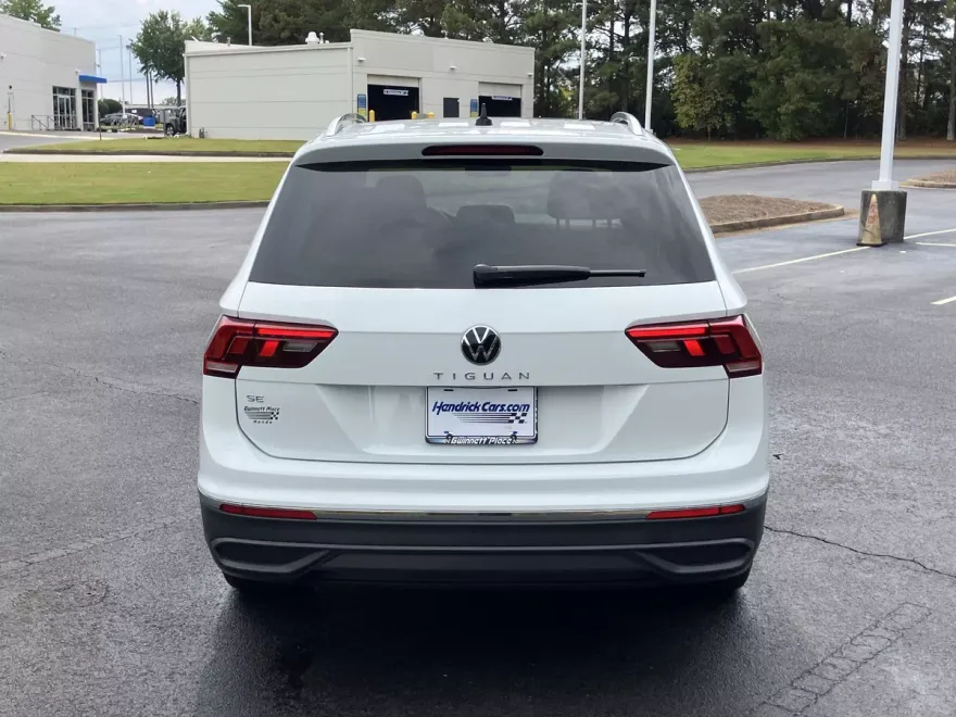 2022 Volkswagen Tiguan SE photo 1