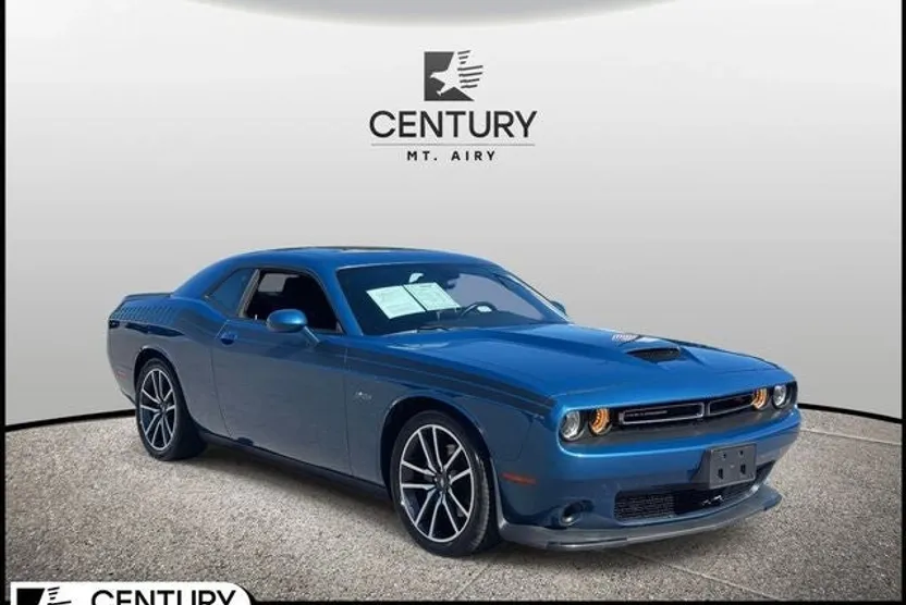2023 Dodge Challenger R/T photo 1