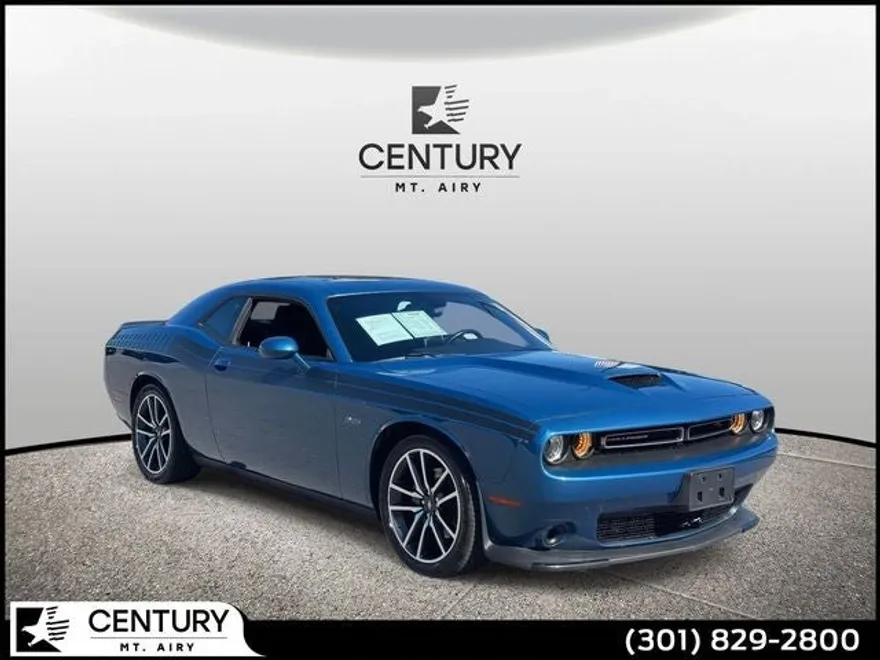 2023 Dodge Challenger R/T photo 1