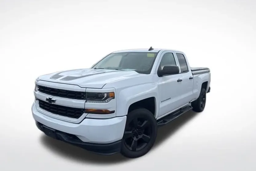 2017 Chevrolet Silverado 1500 Custom photo 1