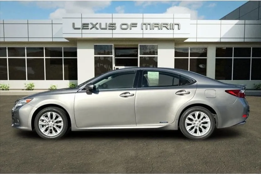 2015 Lexus ES 300h photo 1