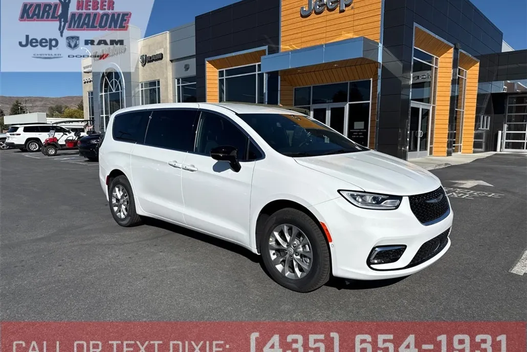 2026 Chrysler Pacifica photo 1