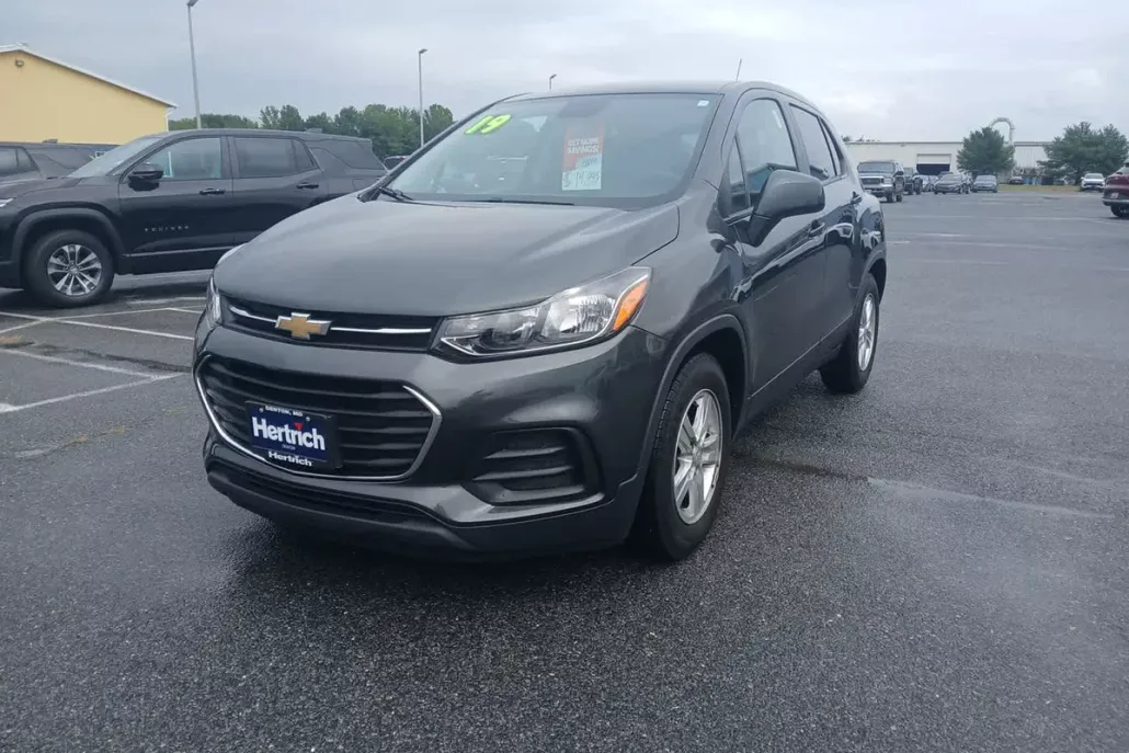2019 Chevrolet Trax LS photo 1