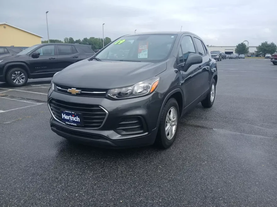 2019 Chevrolet Trax LS photo 1