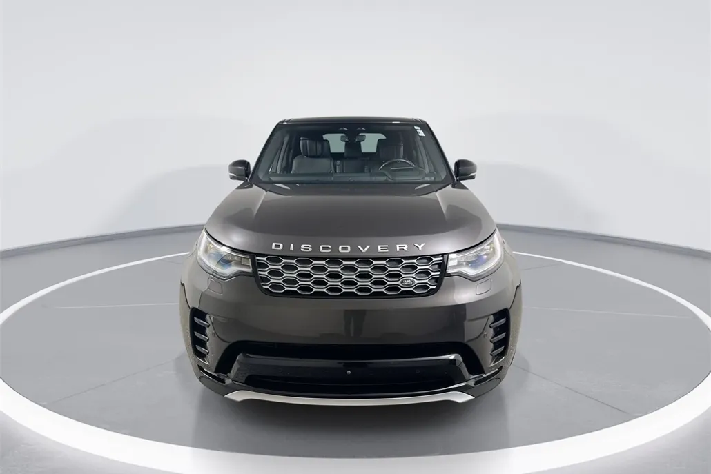 2024 Land Rover Discovery Metropolitan Edition photo 1