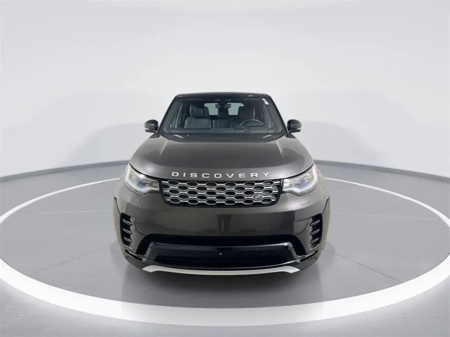 2024 Land Rover Discovery Metropolitan Edition photo 1