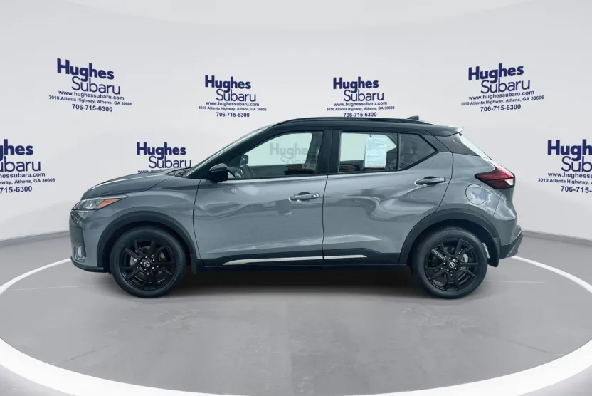 2023 Nissan Kicks SR photo 1