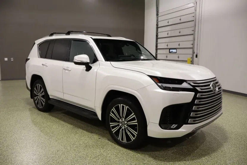 2023 Lexus LX 600 Luxury photo 1