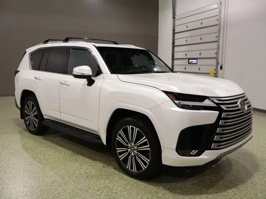 2023 Lexus LX 600 Luxury photo 1
