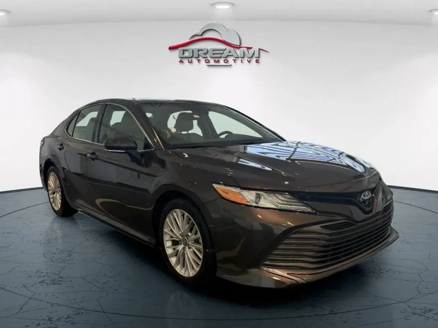2020 Toyota Camry XLE photo 1