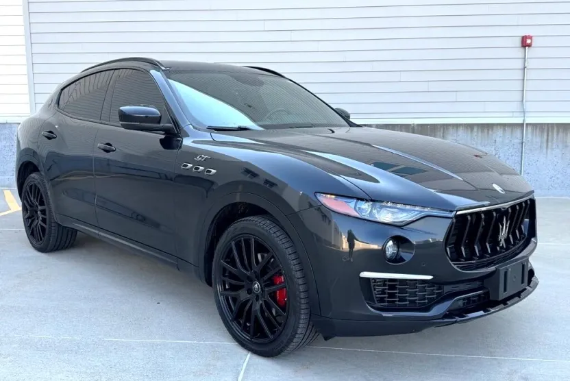 2022 Maserati Levante Base photo 1