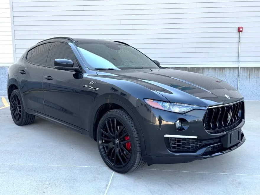 2022 Maserati Levante Base photo 1