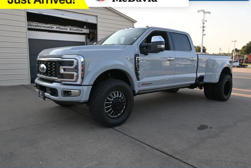 2026 Ford F-450 Platinum photo 1