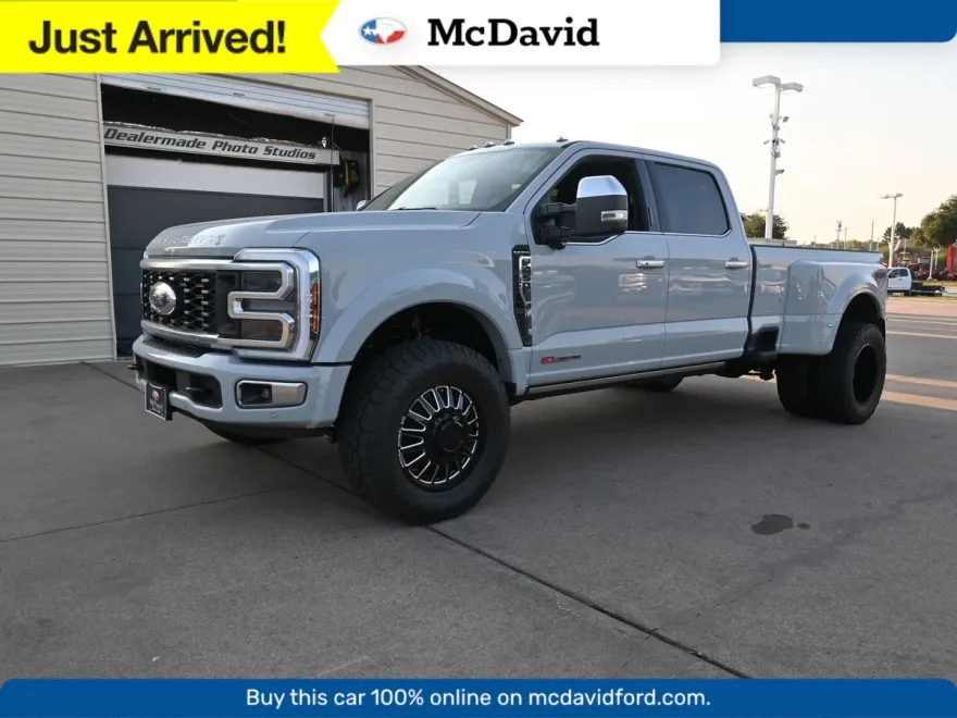 2026 Ford F-450 Platinum photo 1