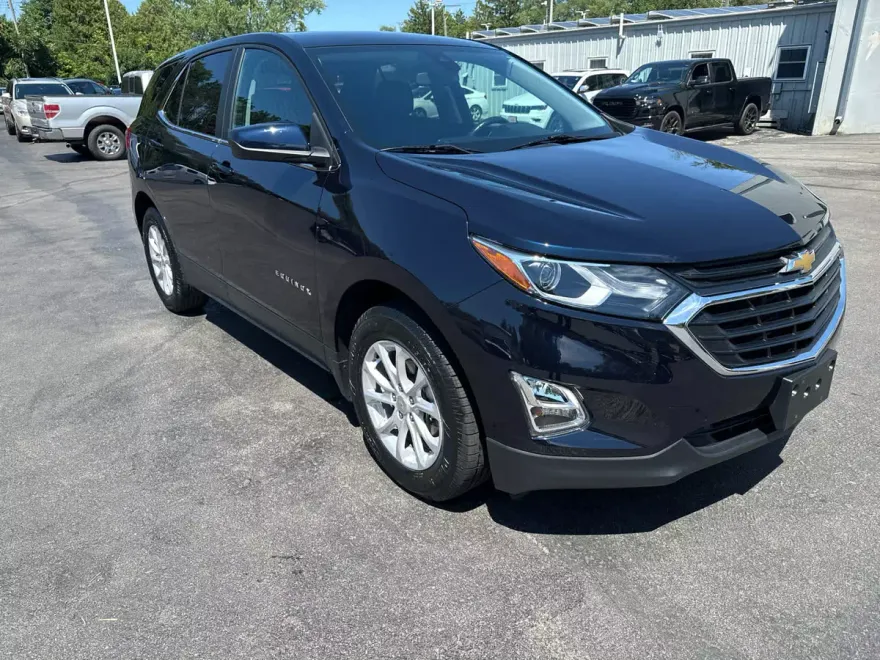 2021 Chevrolet Equinox LT photo 1