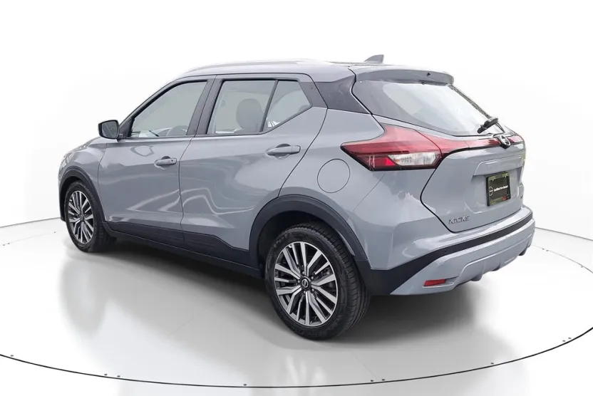 2021 Nissan Kicks SV photo 1
