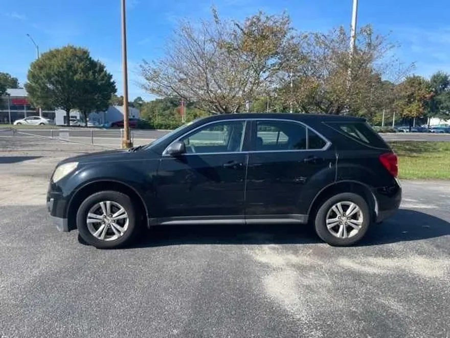 2011 Chevrolet Equinox LS photo 1