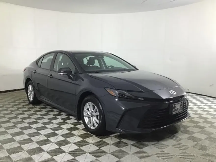 2025 Toyota Camry LE photo 1