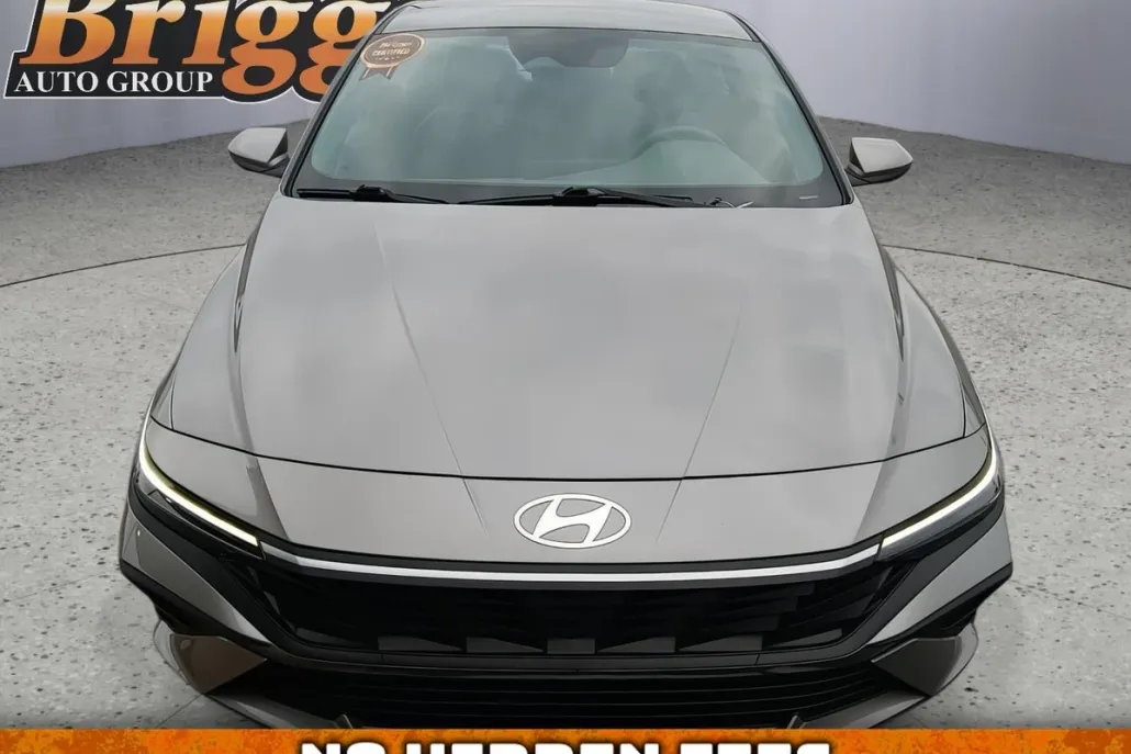 2024 Hyundai Elantra SEL photo 1