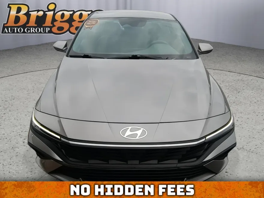 2024 Hyundai Elantra SEL photo 1
