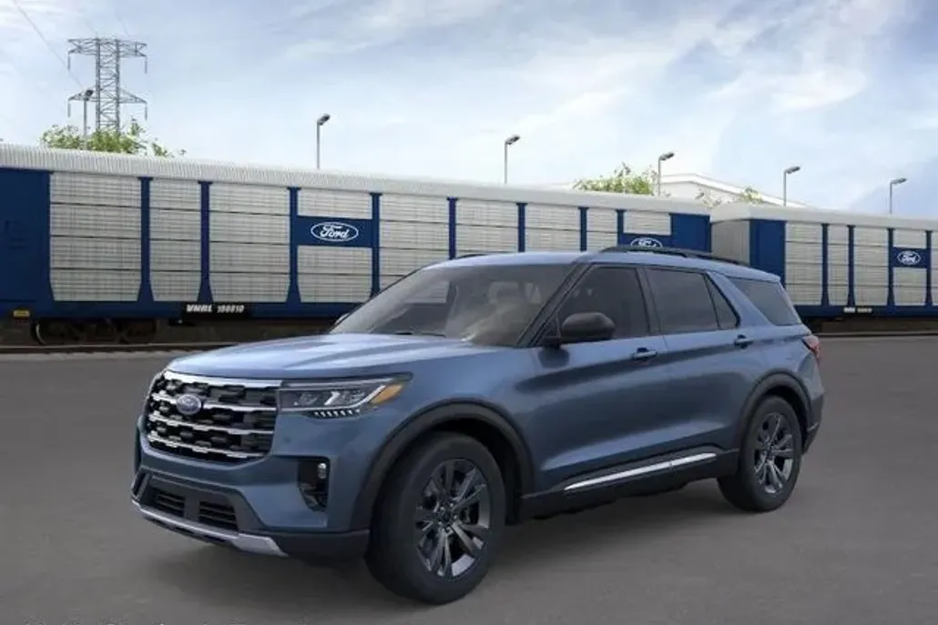 2025 Ford Explorer photo 1