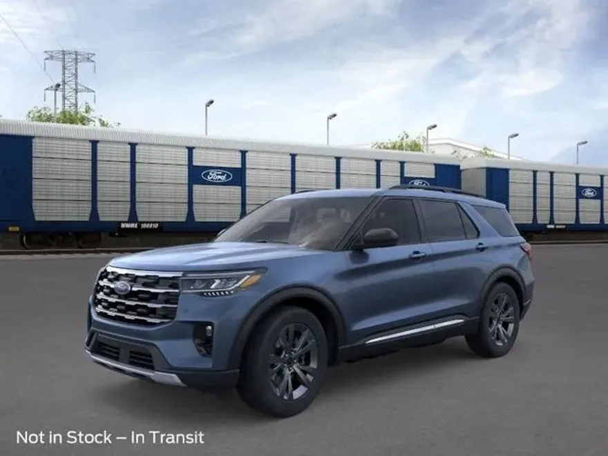 2025 Ford Explorer photo 1