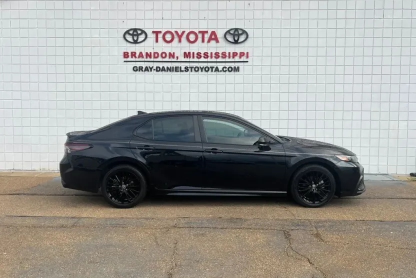 2021 Toyota Camry SE photo 1