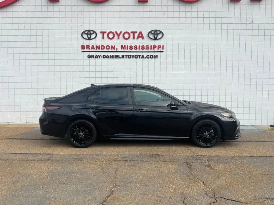 2021 Toyota Camry SE photo 1