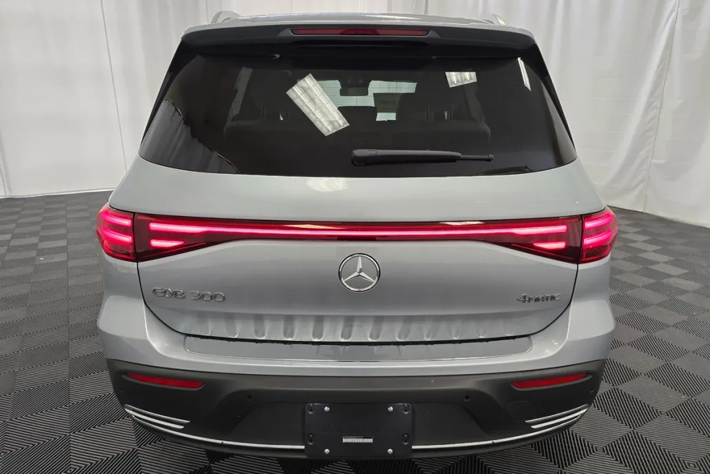 2025 Mercedes Benz EQB 300 4MATIC photo 1
