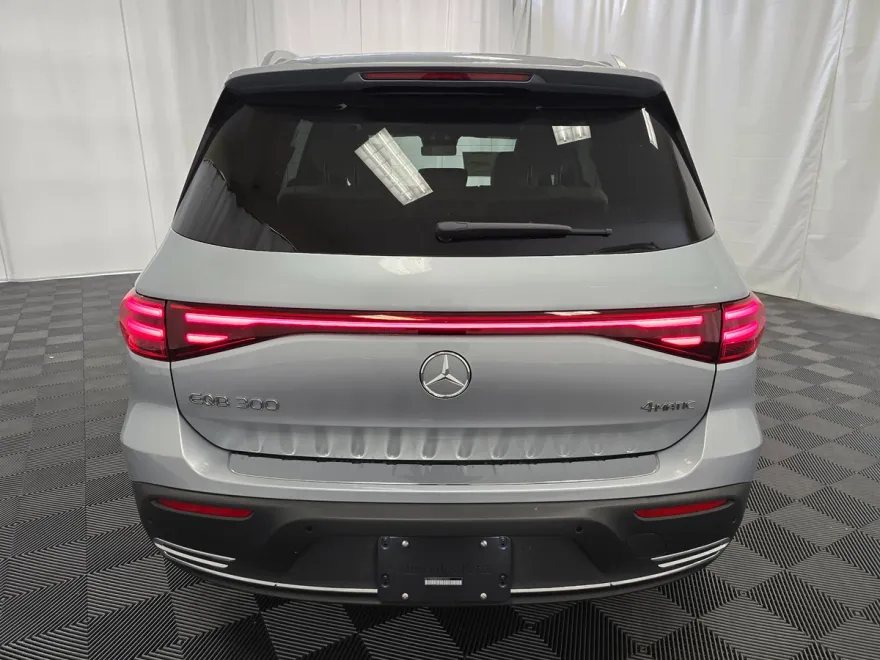 2025 Mercedes Benz EQB 300 4MATIC photo 1