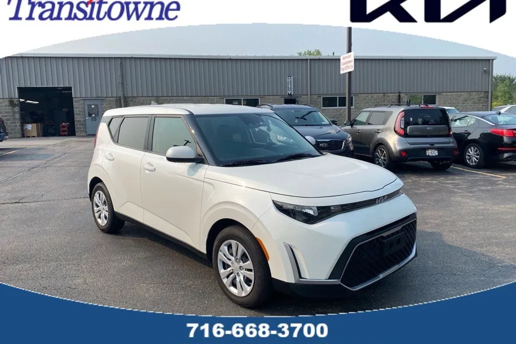 2023 Kia Soul LX photo 1