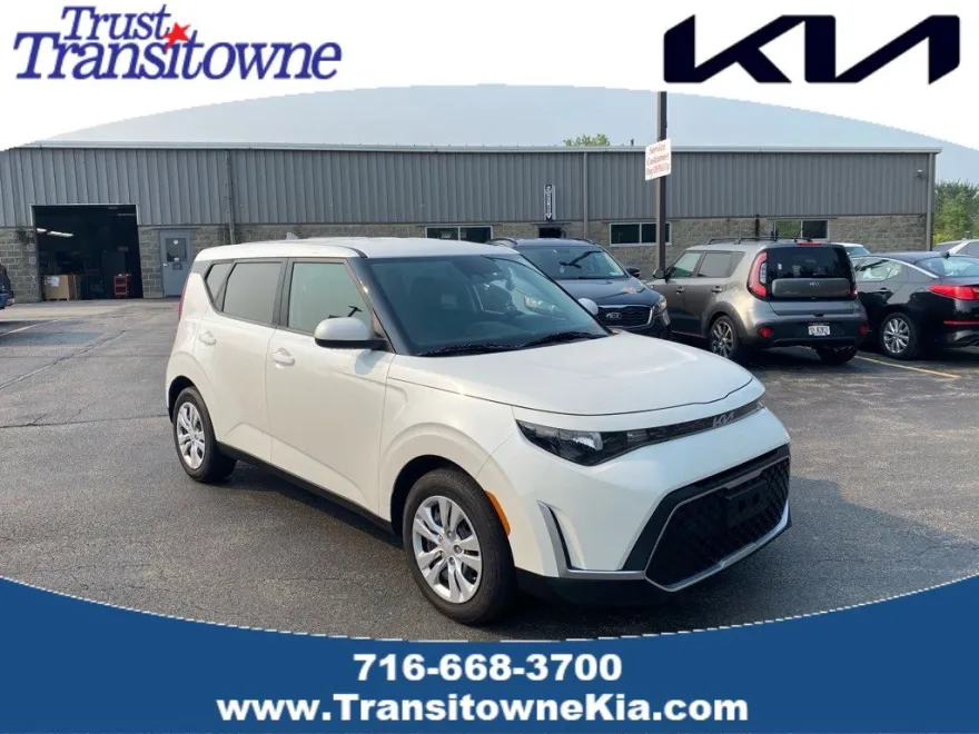 2023 Kia Soul LX photo 1