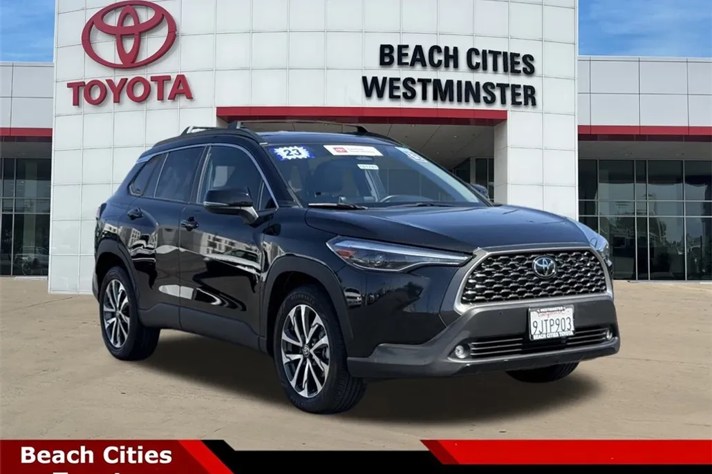 2023 Toyota Corolla Cross XLE photo 1