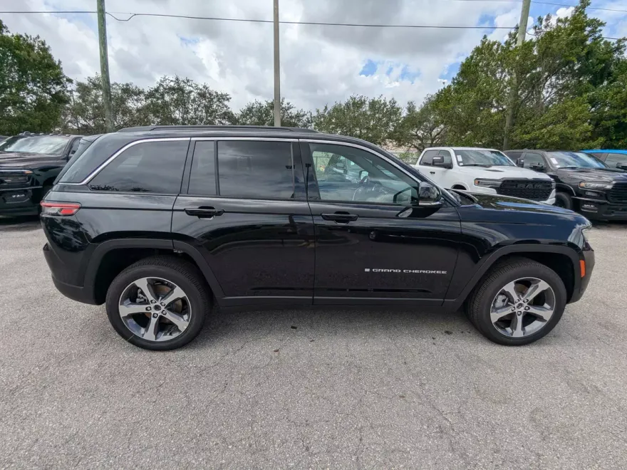 2025 Jeep Grand Cherokee Limited photo 1
