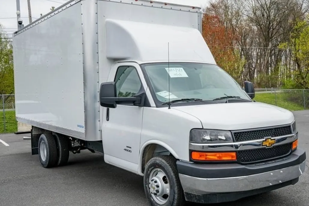 2024 Chevrolet Express Cutaway Van photo 1