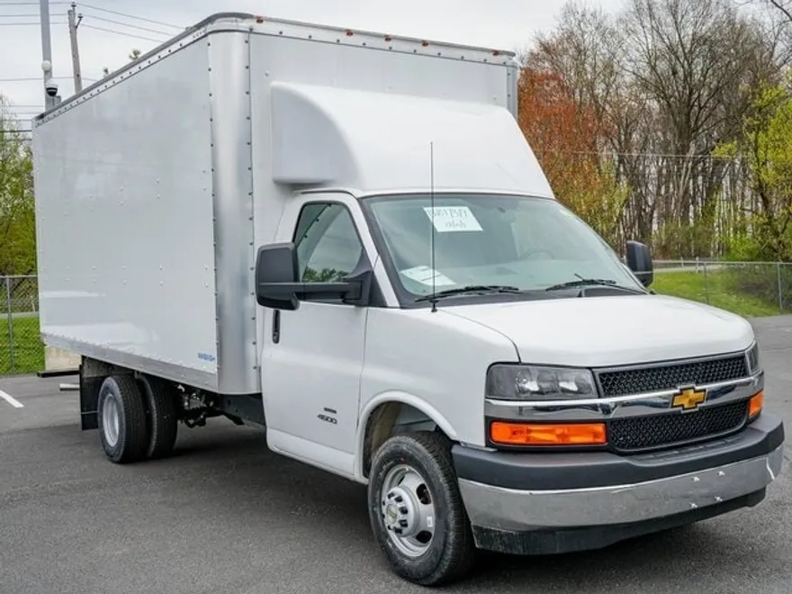 2024 Chevrolet Express Cutaway Van photo 1
