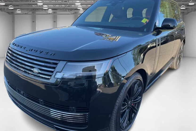 2025 Land Rover Range Rover SV photo 1