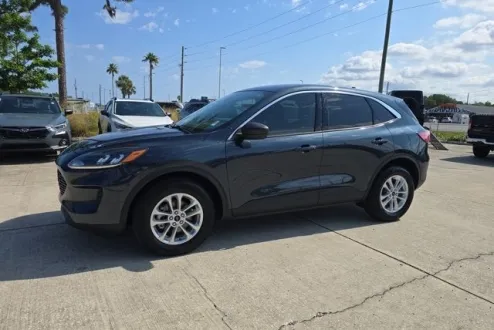 2022 Ford Escape SE photo 2