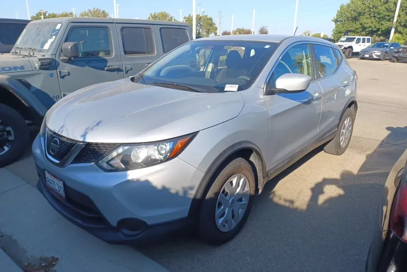 2018 Nissan Rogue Sport S photo 1