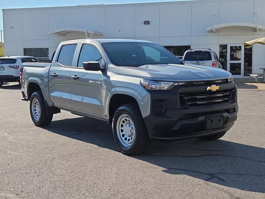 2025 Chevrolet Colorado LT photo 1