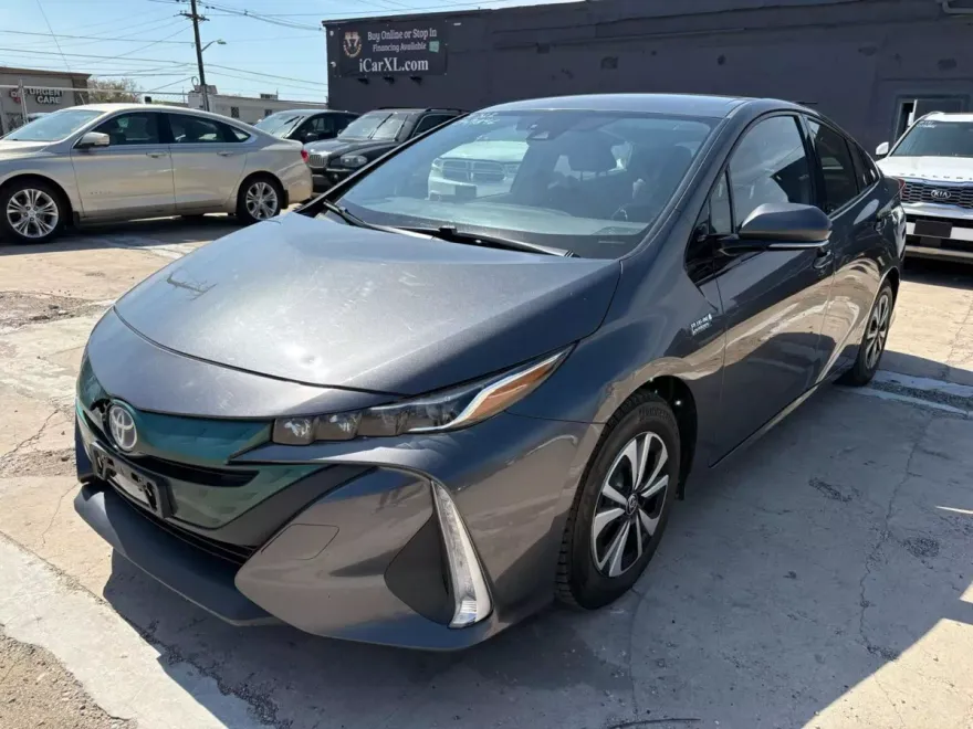 2017 Toyota Prius Prime Plus photo 1