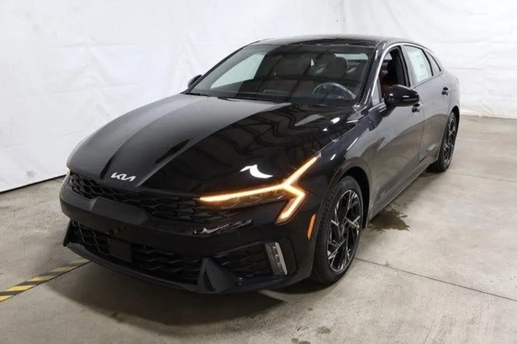 2025 Kia K5 GT-Line photo 1