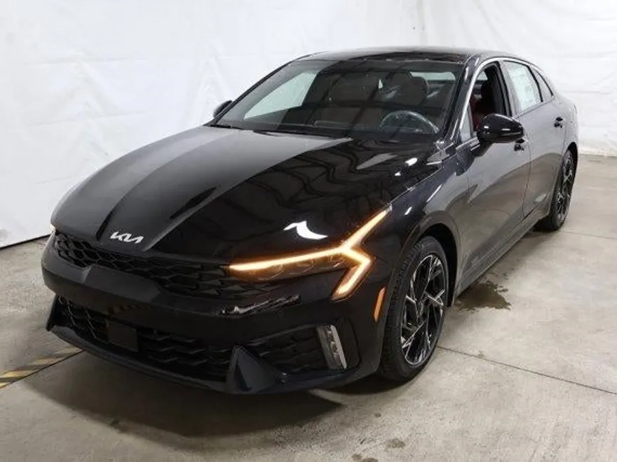 2025 Kia K5 GT-Line photo 1