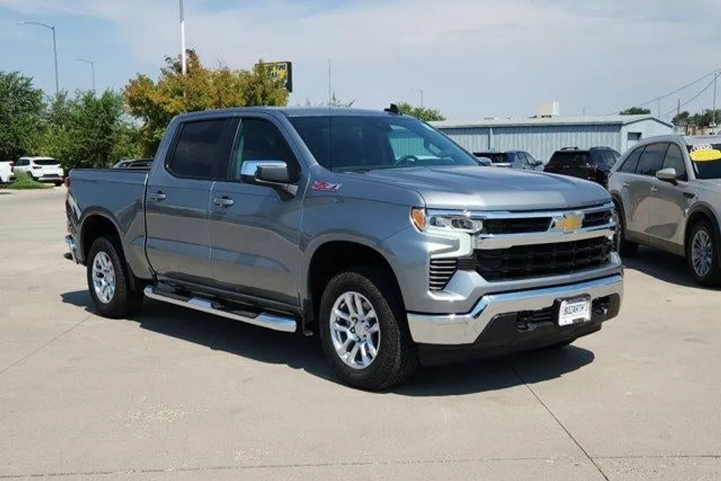 2025 Chevrolet Silverado 1500 LT photo 1