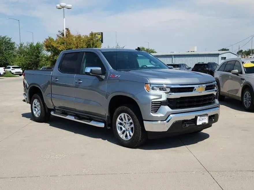 2025 Chevrolet Silverado 1500 LT photo 1