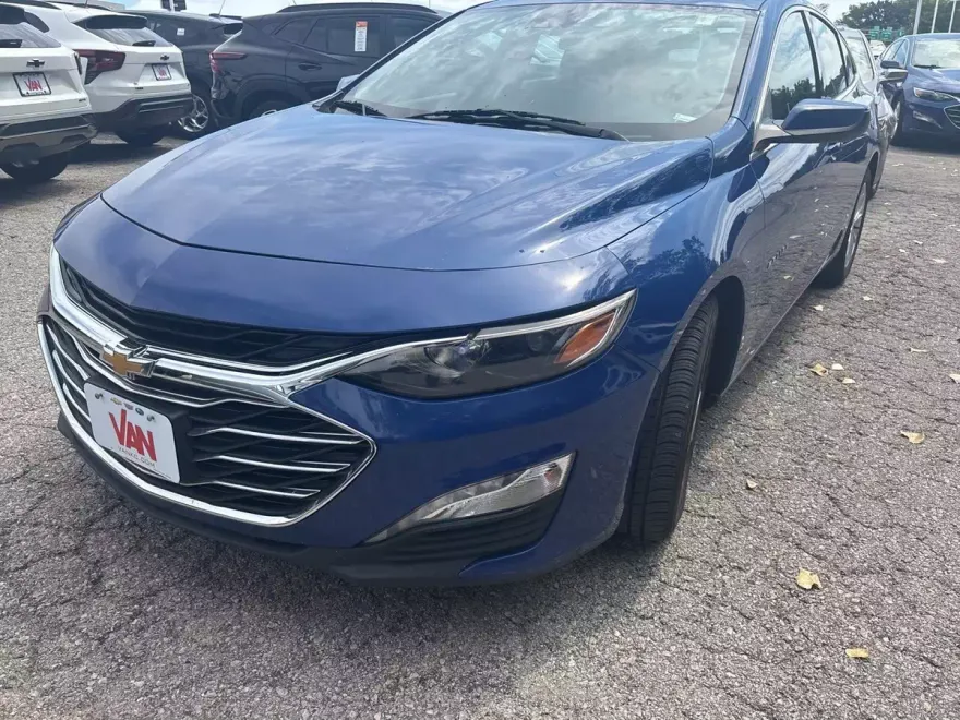 2023 Chevrolet Malibu 1LT photo 1