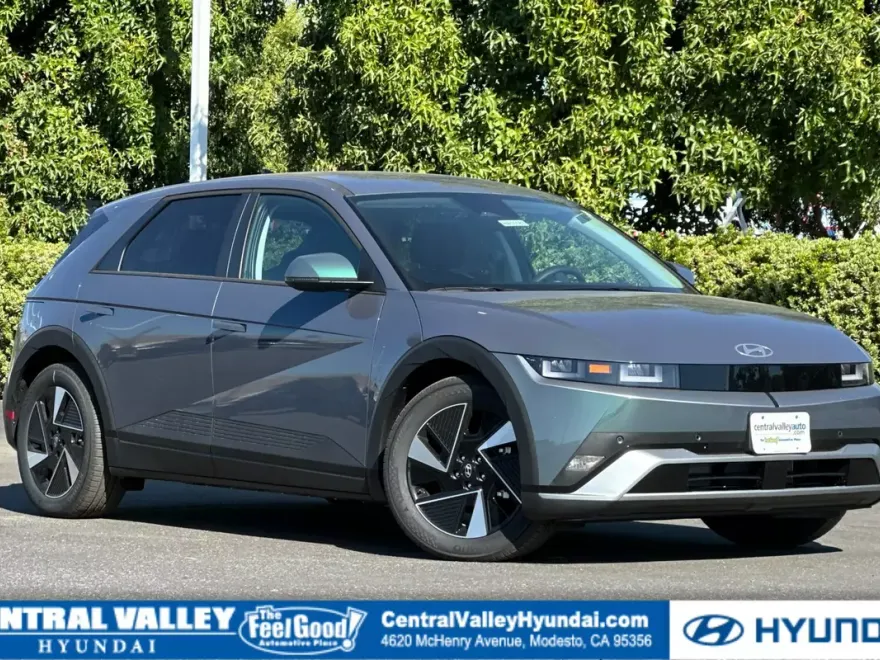 2025 Hyundai Ioniq 5 SE photo 1