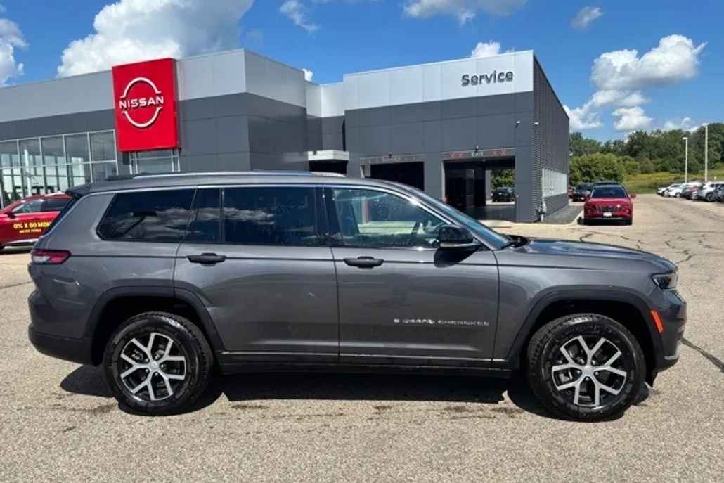 2023 Jeep Grand Cherokee Limited photo 1