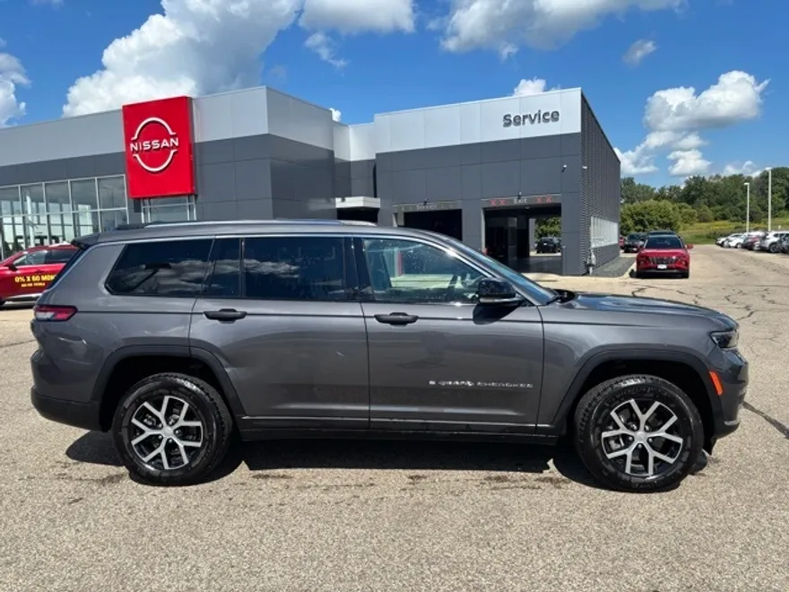 2023 Jeep Grand Cherokee Limited photo 1