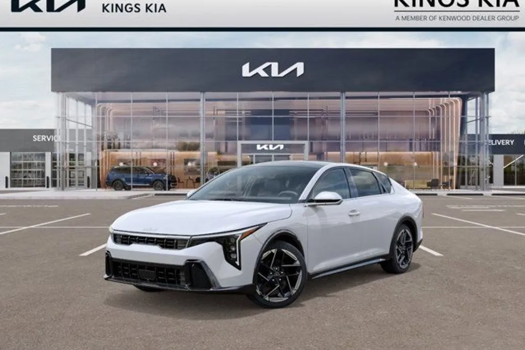 2025 Kia K4 GT-Line photo 1